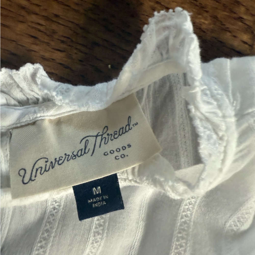Universal Thread Ivory Top - Picture 2 of 3